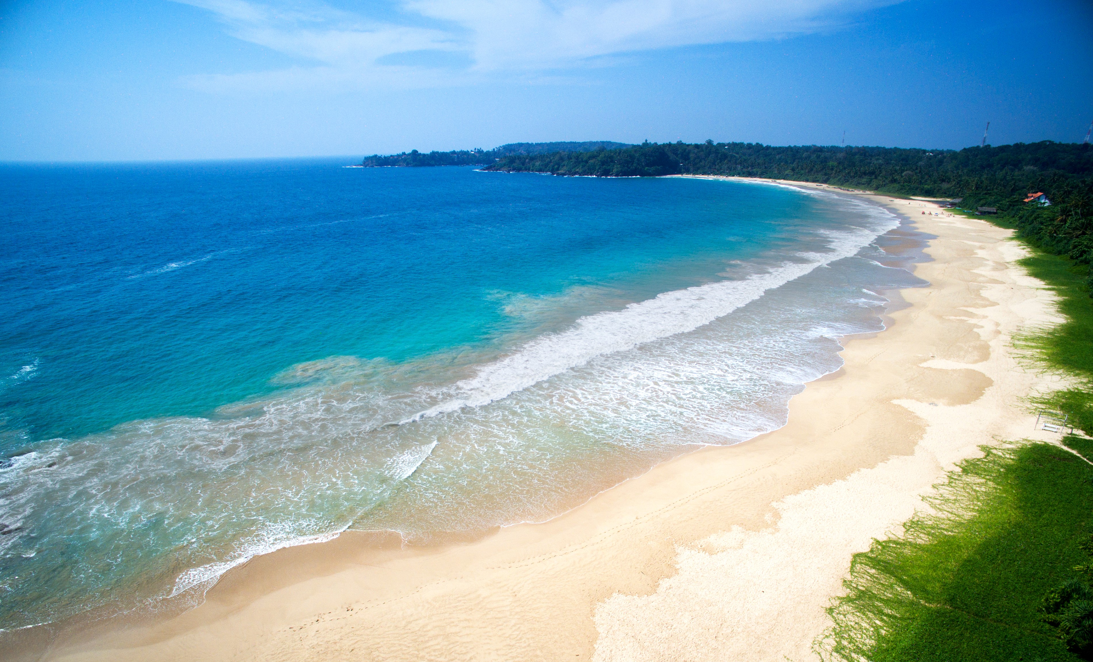 BEACH OF TALALLA , The Surfer - The best surfing and yoga retreat in Sri Lanka and South Asia. 