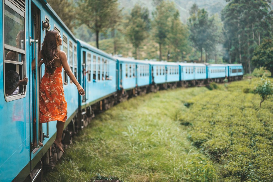 Take the train from Kandy to Ella
 
, The Surfer - The best surfing and yoga retreat in Sri Lanka and South Asia. 