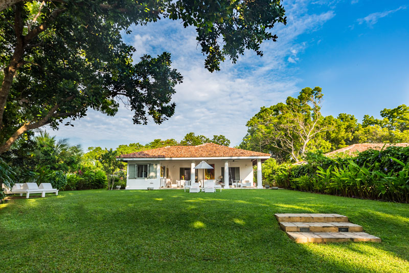 Villa Kurumba a Beachfront Villa in Tangalle, Sri Lanka