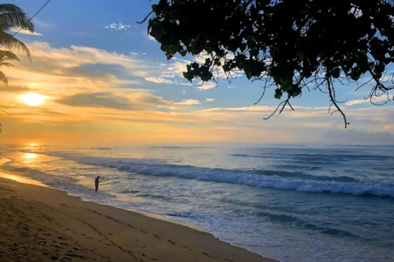 Blue Haven a Beachfront Villa in Thalpe, Sri Lanka