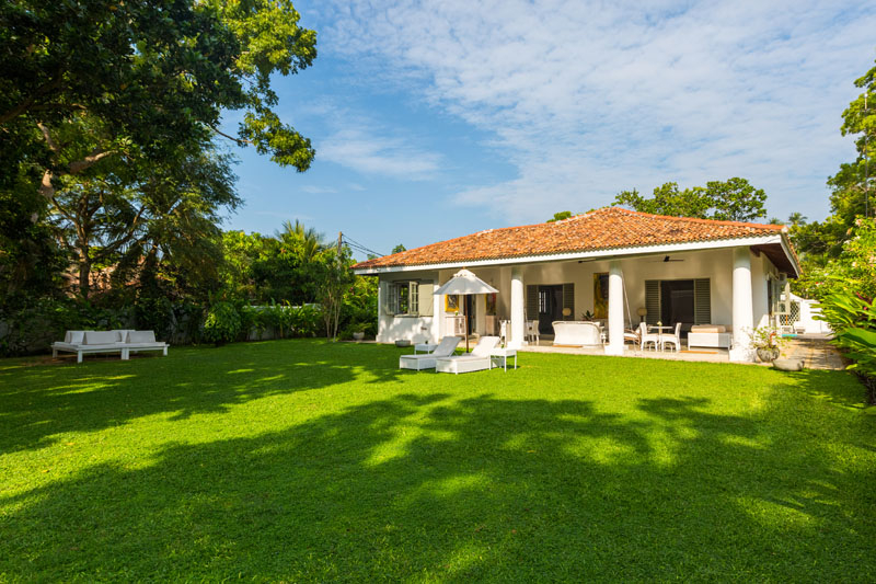 Villa Kurumba a Beachfront Villa in Tangalle, Sri Lanka