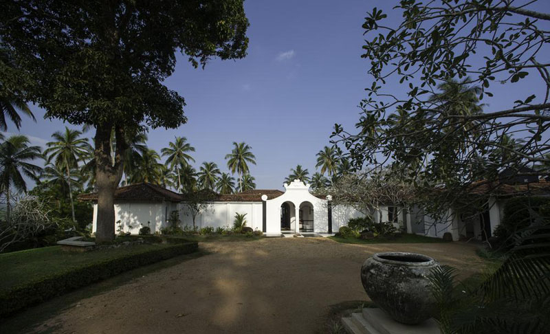 Claughton House a Beachfront Villa in Dikwella, Sri Lanka