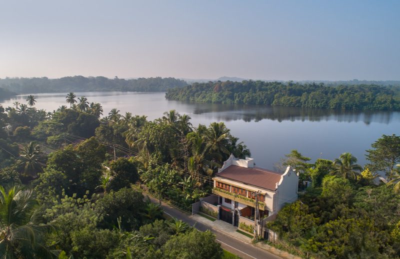 Yahva Villa a Lakefront Villa in Bentota, Sri Lanka