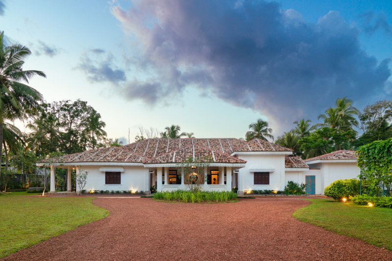 Villa Induruwa an Old Colonial Style Villa Close to The Beach 