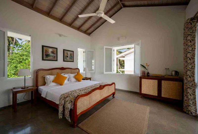 Blue Waves a Stunning Beachfront Villa in Thalpe Sri Lanka photo 6