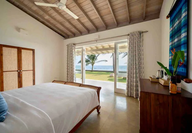 Blue Waves a Stunning Beachfront Villa in Thalpe Sri Lanka photo 8