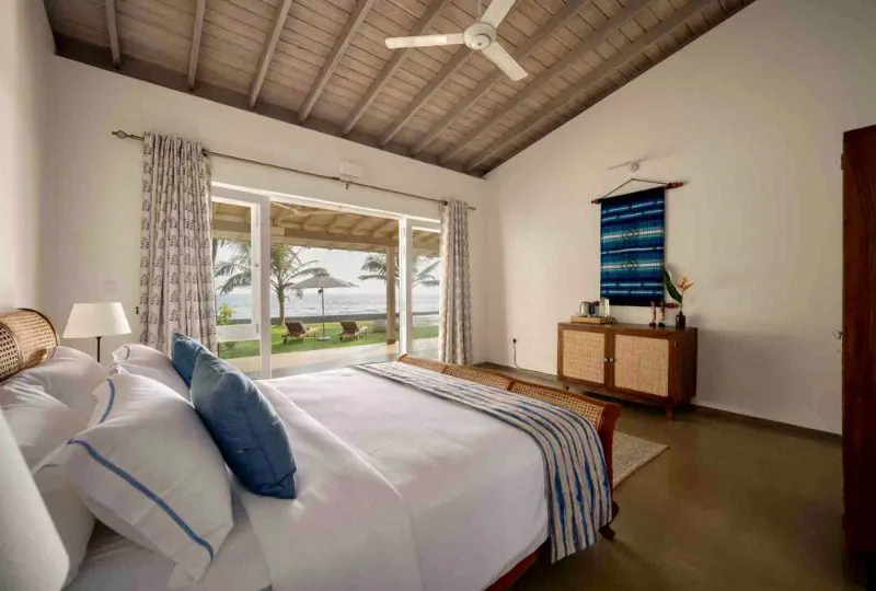 Blue Waves a Stunning Beachfront Villa in Thalpe Sri Lanka photo 13