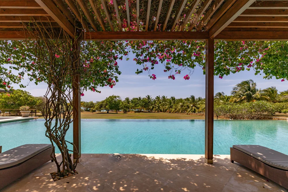 A 33-Metre Infinity Pool and Outdoor Living