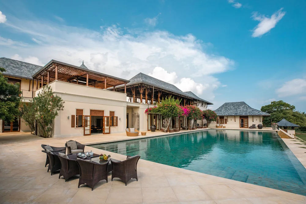 A 33-Metre Infinity Pool and Outdoor Living