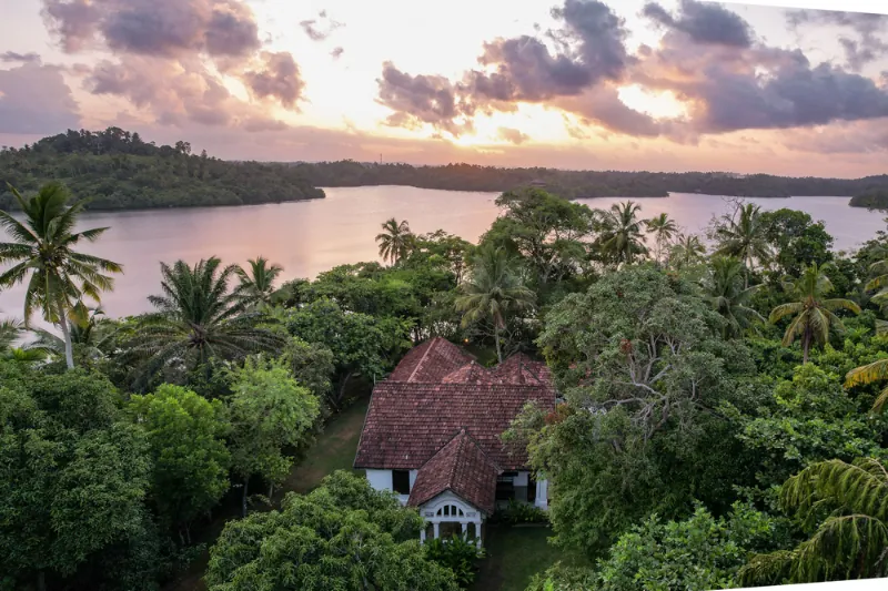 The River House a Lakefront Villa in Hikkaduwa photo 2